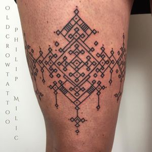 A filed of endless knots by Philip Milic (IG—pmtattoos). #blackwork #endlessknot #ornamental #PhilipMilic #sacredgeometry