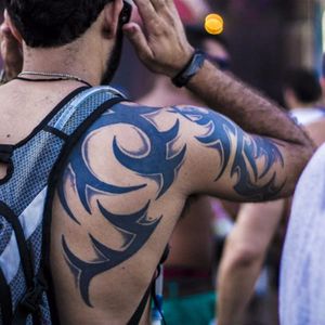 Tribal tattoos seem to have been a common sigthing at this years festival, photo by Rodrigo Zaim and Lucas Jacinto #tomorrowlandbrazil #festival #tattoostyle #RodrigoZaim #LucasJacinto #tribal