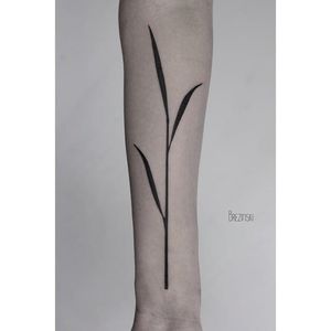 Simple and bold black leaves tattoo by Ilya Brezinski #Ilyabrezinski #ilyabrezinskitattoo #black #blackwork #minimalist #leaftattoo #leaves #leavestattoo #Minsk