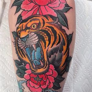 Tiger and Peonies by Grez #Grez #KingsAvenueTattoo #kingsave #nyc #color #Japanese #traditional #mashup #tiger #junglecat #tigerhead #peonies #peony #flower #leaves #nature #cat #tattoooftheday