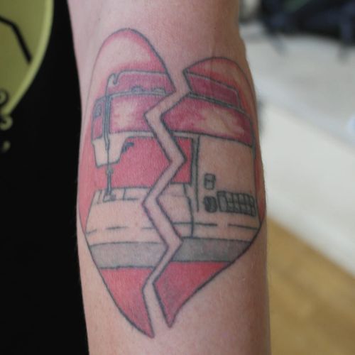 Tattoo Uploaded By Anders Jenbo The Broken Heart Sewing Machine Reflects Morose S Love Hate Relationship With Working With Her Sewing Machine By Miss Roxy Sewingmachine Lovehate Brokenheart Copenhagen Rollerderby Tattooedathletes