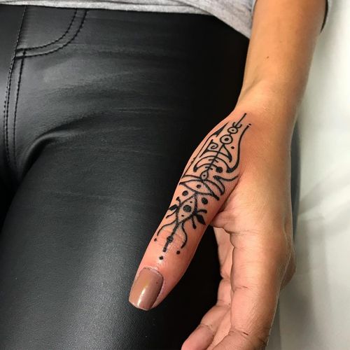 Finger tattoo by Jondix #Jondix #blackandgrey #dotwork #linework #pattern #tribal