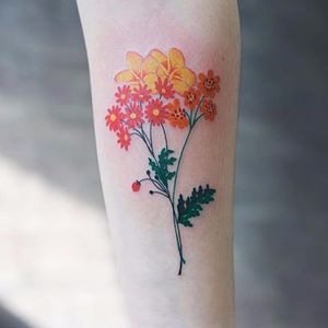 Bouquet by Zihee (via IG-zihee_tattoo) #microtattoo #smalltattoo #femininetattoo #flowertattoo #watercolor #painterly #zihee