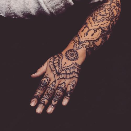 Mehndi inspired tattoo by Anais Chabane #AnaisChabane #ornamental #mehndi #mehndiinspired