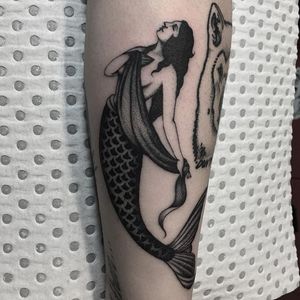 Mermaid Tattoo by Mike Shaw #Blackwork #BlackworkTattoos #TraditionalBlackwork #BlackworkArtists #BlackInk #OldSchoolTattoos #TraditionalTattoos #MikeShaw