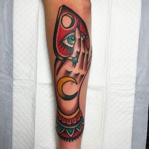 Beautiful hand tattoo, more on the neo traditional approach. #AndrewMcleod #traditionaltattoo #traditional #hand #eye
