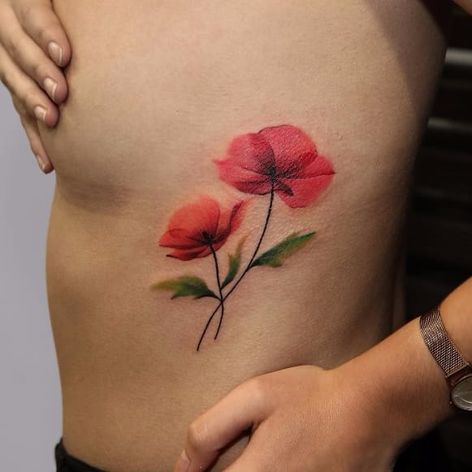 Hermoso tatuaje de amapola de Joice Wang #JoiceWang #watercolor #graphics #nature #poppy #flower