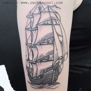 Tatuaje de barco por Sam Rulz #IllustrativeTattoos #Illustrative #Etching #Illustration #Blackwork #SamRulz #ship