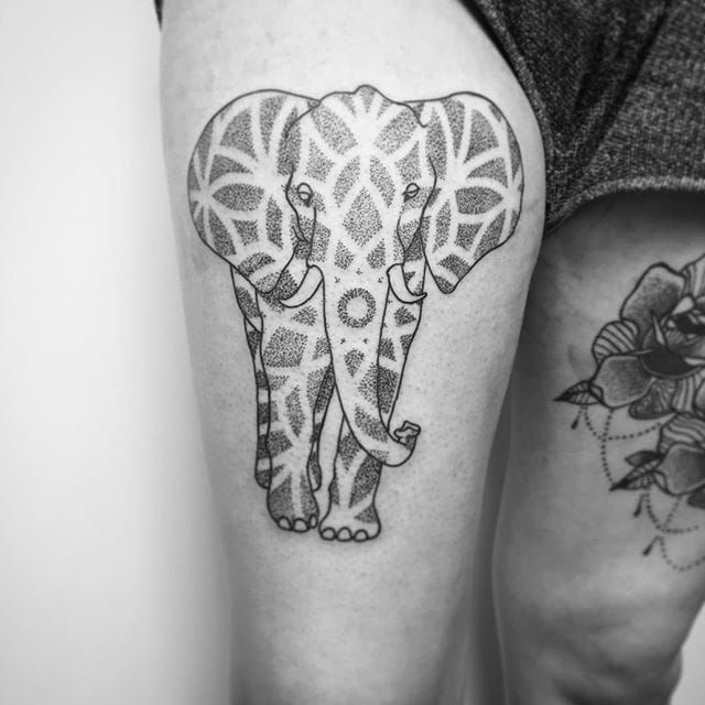 Tatuaje de elefante por Iosep #elephant #elephanttattoo #blackwork #blackworktattoo #blackworktattoos #blackworkartist #blackink #Iosep