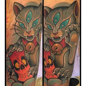 This Japanese lucky cat (maneki-neko) looks pretty vicious done Tevenal style tattoo from David Tevenal on Instagram #DavidTevenal #ManekiNeko #cat #newjapanese #thirdeye #newschool