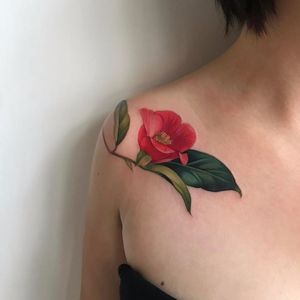 Delicate shoulder flower by Amanda Wachob #AmandaWachob #flower #watercolor #realistic #color #leaf #tattoooftheday