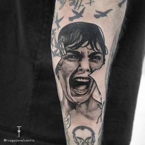 Alfred Hitchcock tattoo by Tiago Cavalcantis #TiagoCavalcantis #filmdirectorstattoo #Hitchcocktattoos