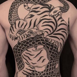 Tiger vs snake by Jenna Bouma #JennaBouma #Slowerblack #blackwork #linework #dotwork #stickandpoke #snp #nonelectrictattoo #snake #scales #tiger #junglecat #cat #stripes #fangs #blood #tattoooftheday