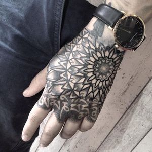 Geometric Tattoo by Kamila Daisy #geometric #geometrictattoo #patternwork #patternworktattoo #patterntattoo #geometricpattern #linework #blackwork #blackink #blackworktattoo #mandala #mandalatattoo #KamilaDaisy