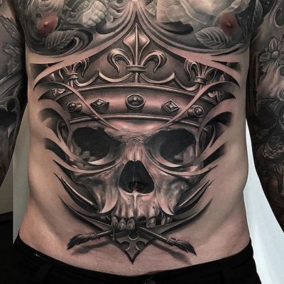 Realistic skull and crown by Greg Nicholson #GregNicholson #skull #crown #realistic #blackandgrey #tattoooftheday