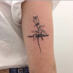 Barbed wire + rose tattoo by René O'Donnell-Gibson. #ReneODonnelGibson #rene #linework #folktraditional #barbedwire #rose
