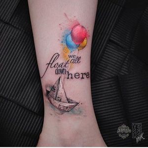 Stephen King tattoo by Alberto Cuerva #AlbertoCuerva #graphic #watercolor #stephenking #it #balloons #paperboat