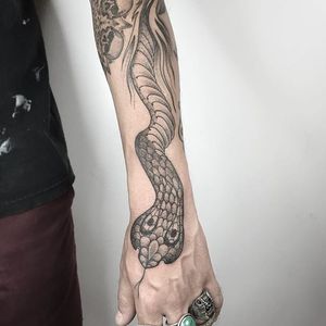 Snake Tattoo by Nathan Kostechko #snake #snaketattoo #blackandgreysnake #blackandgrey #blackandgreytattoo #blackandgreytattoos #fineline #finelinetattoo #blackwork #detailed #NathanKostechko