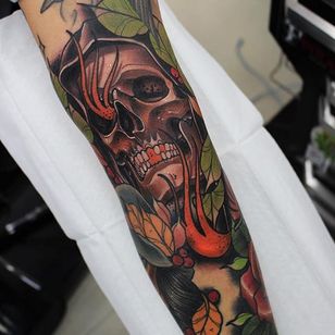Tatuaje de calavera neo tradicional por Lucas Ferreira