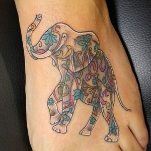 #JenAnderson #foottattoo #feettattoo #péstatuados #elephant #elefante #colorido #colorful