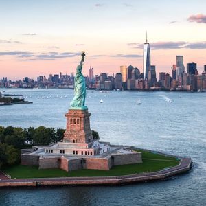 Statue of Liberty. Original photo from statuecruises.com #statue #statueofliberty #NY #newyork #tattooinspiration