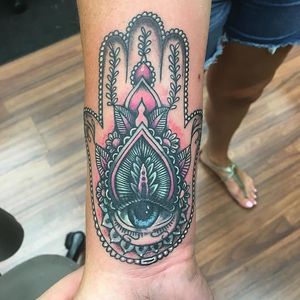 Cover-up done by Mike (thatguywhodrawsss) #petencubos #hamsahand #hamsa #coverup