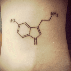 My little molecule! #serotonine #happy #happymolecule #happiness #chemistry #science #sciencetattoo #biochemistry #serotonin #bearskin #marseille #france 