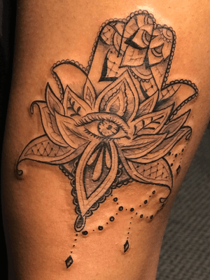 Hamsa tattoo #hamsa #rokmatic #ink #tattoo #tattoodo #tattoooftheday #thightattoo #sexytattoo #sexy 