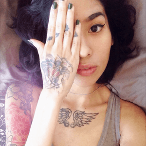  #girl #TattooGirl #inked #selfie #hand #red #tattoo #love #mandala #wings 
