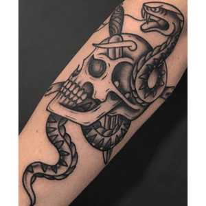 #Snake and  #skull by Seagh Mulligan