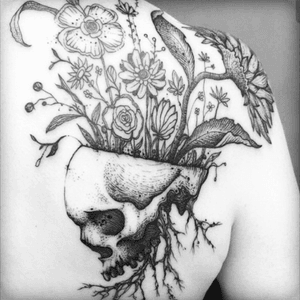#skull #flower #floral #blackandgray #nature #creative #skullandnature #skullandflower #shoulder #back 