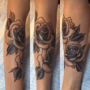 ⚡️Les roses d'Axelle 🌹⚡️ - et toi, #tuveuxdutattoo ?- #tattoo #tattoos #tatouage #tatouages #ink #inked #art #lunderskin #lamaisonclosetatouage #paris #16eme #rose #roses #rosetattoo #flowers #flowertattoo #neotrad #neotraditional #neotradtattoo #blackandgrey #blackandgreytattoo