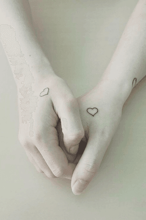 Sistertattoo, small heart. Taken in Chania🇬🇷 All Blue Tattoo