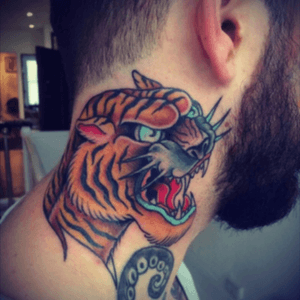 Trad tiger on my neck 😼 #tradionaltiger #tiger #tigerhead #traditional #necktattoo 