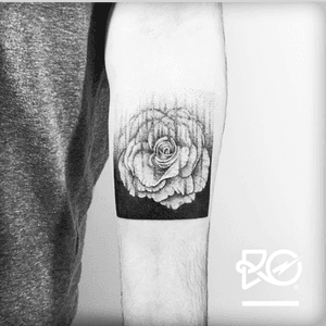 Artist #robertpavez #botattoo #geometric #linework #dotwork #rose #armband 