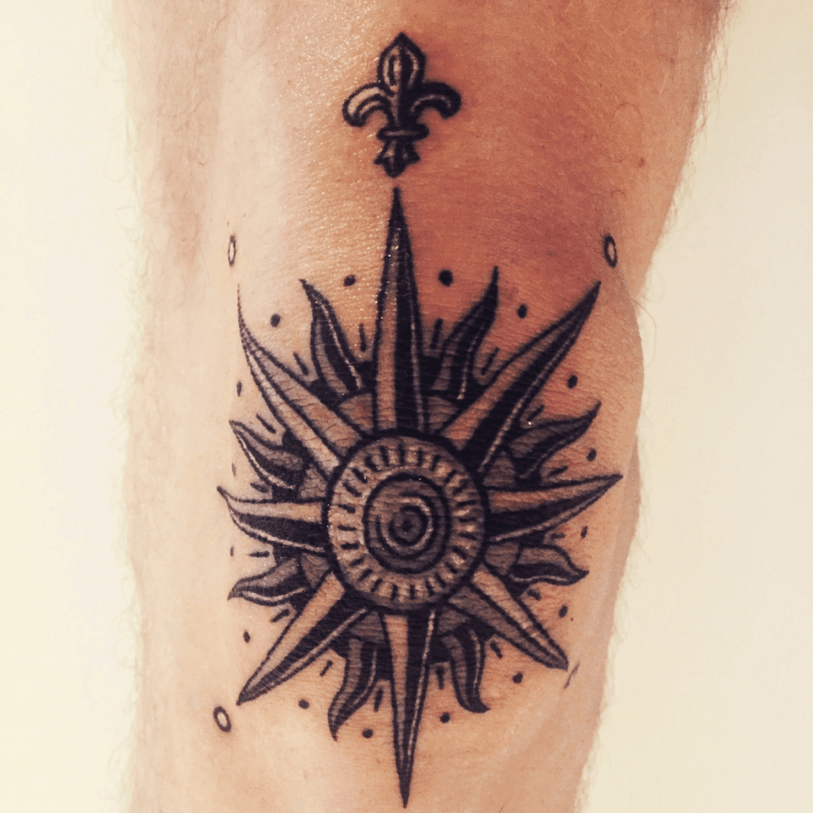 41 Stylish Compass Tattoos For Leg  Tattoo Designs  TattoosBagcom