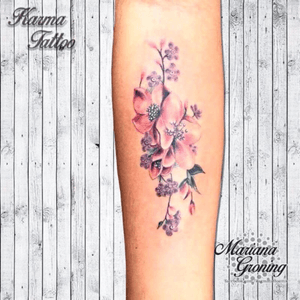 Flower tattoo, tatuaje de flores #tattoo #tatuaje #tattooed #tatuadora #marianagroning #cdmx #mexico #mexicocity #karmatattoomx #madeinmexico #tatuagem #acuarela #watercolor #watercolortattoo#flower#flores 