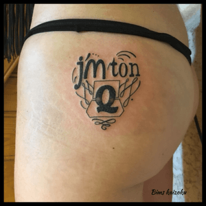 Réalisé au @tattoomotorshow ❤️❤️❤️❤️#bims #bimstattoo #bimskaizoku #mcdonalds #quick #jmtonq #paris #paname #paristattoo #tatouée #tatouages #tatouage #cul #sexy #coeur #heart #tatt #raveninktattooclub #tatts #tattoo #tatted #tattoos #tattoogirl #tattooer #tattooedlife #tattoostyle #tattoolover #tattooart #puistespascontentonsenfoucpastafessesbolos 