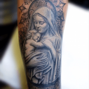 The virgin and the child. #virgin #child #realism #realistic #graphic #trash #vinztattooer 