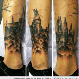 Hogwarts... I would die of joy having this on my leg. #dreamtattoo 