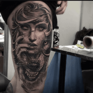 #blackandgrey #femaletattoo and #wolftattoo - by #effect of #VictorPortugal and #JakConnolly #Collaboration with #StephaneRezzoug at the #11tattoofestKrakow