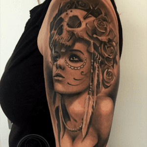 Skullgirl 💀 #tattoo #opusmagnumwien #skulltattoo #lacatrina #vienna #viennatattoo #blackandgrey #inkedgirl #ink 