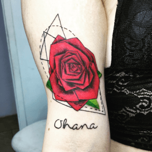 Tatuagem rosa # tattoo #rose #rosa #ohana #geometric #geometrictattoo 
