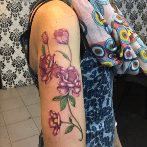 Fun color flowers I did #colorflower #flower #Colortatoo #colorrealism #mexicanart #art #bodyart #girlswithink 