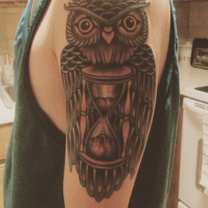 Owl and hourglass tattoo #AmericanTraditional #traditional #owltattoo #hourglasstattoo 