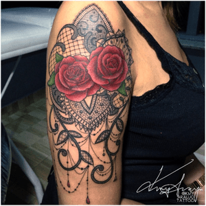 Custom rose and lace design by Kmy Araujo Tattoo. #rose #lace #custom #redrose #flower #lacetattoo #roses #rosetattoo #girl #girltattoo #linework #ornamental #kmyaraujo 