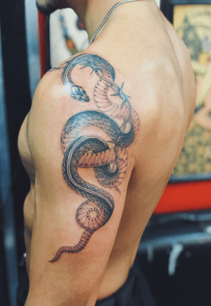 #snake and #barbedwire by Big Steve 🙏🏻 #singleneedle #fineline #realism #blackandgray #tattoooftheday #nyctattoos