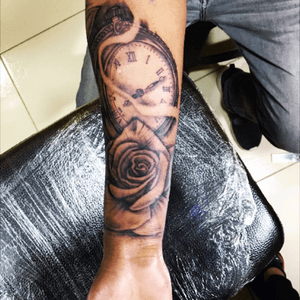 #blackandgrey #tattoo #bolivia #Oruro #ChillInk #Rose #clock 