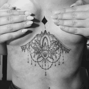 Cavellucci Tattoo - Underboob piece. Simple and sharp. #dotworktattoo  #tattooartmagazine #finelinework #queenofheartstattoo #tattoomodel # underboob #tattoo #ink #inkpration #mandalatattoo #ornamentaltattoo