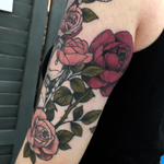 By Mo, Mojitotattoo, Toulouse FRANCE Www.mojitotattoo.com #tattoo #toulouse #ink #flowertattoo #roses #colortattoo #botanic #mojitotattoo 